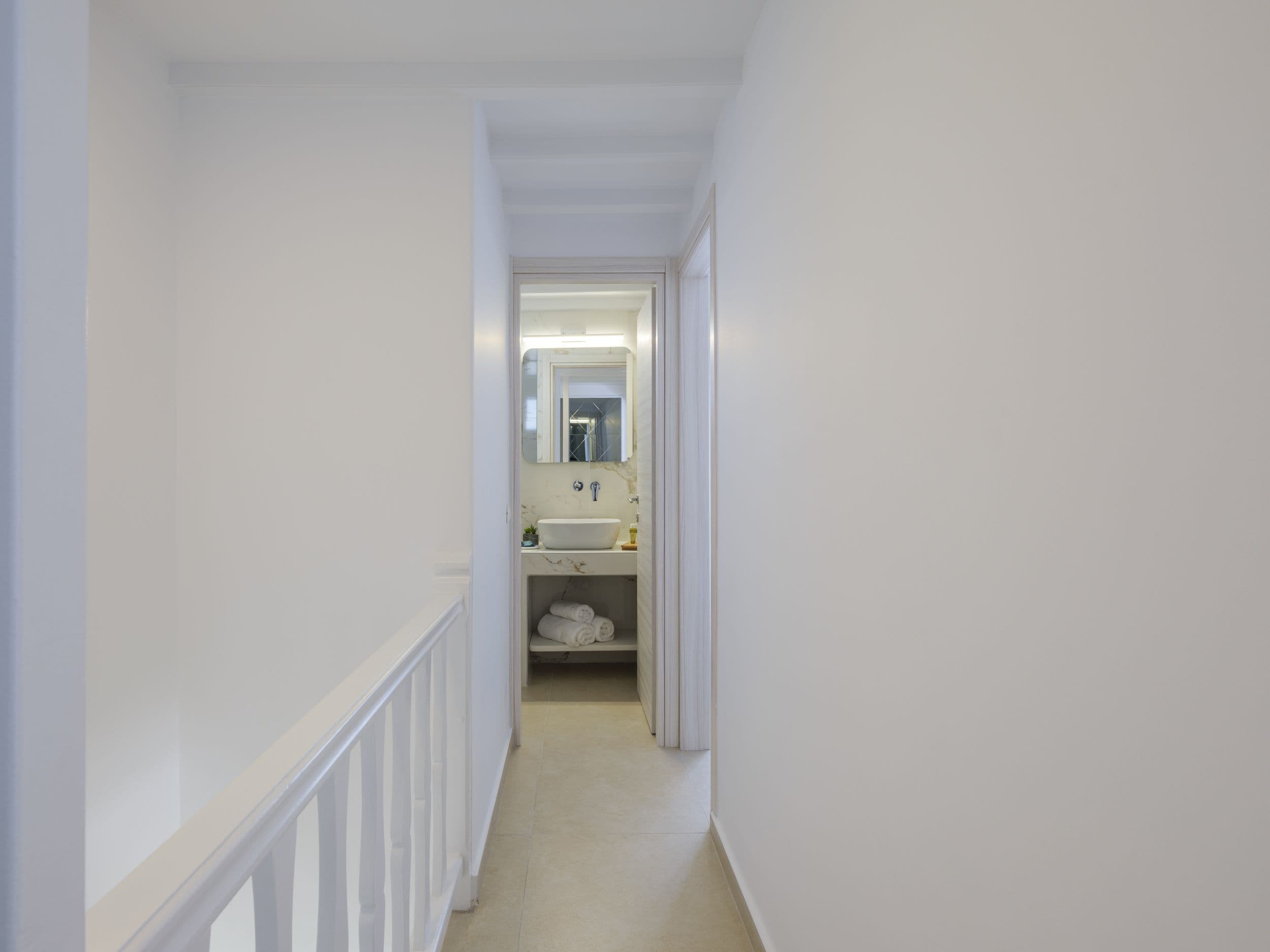 Plateia House — Bathroom